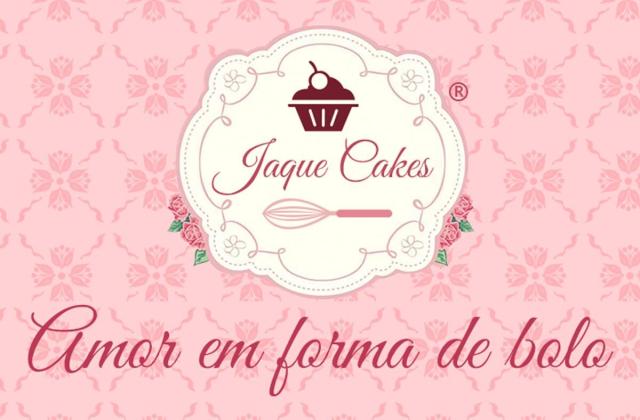 Identidade Visual — Jaque Cakes - Identidade Visual para Confeitaria Criação completa da identidade visual para marca de confeitaria. Desenvolvimento de um logotipo profissional projetado para aplicações online e impressas.